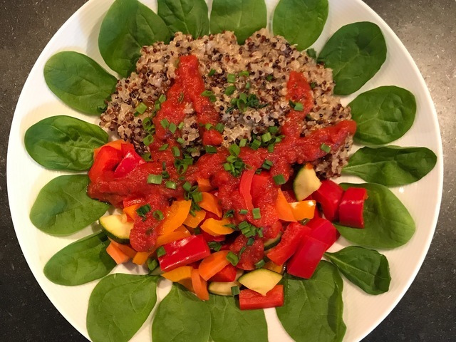 Quinoa mit Gemüse und einer Arrabiatasoße